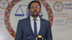 የኢዜማ መሪ ኢዮብ መሳፍንት ፓርቲያቸው በአዲስ አበባ መግለጫ ሲሰጥ