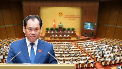 Chân dung Bộ trưởng Nông nghiệp và Môi trường Trịnh Việt Hùng, phía sau là nghị trường